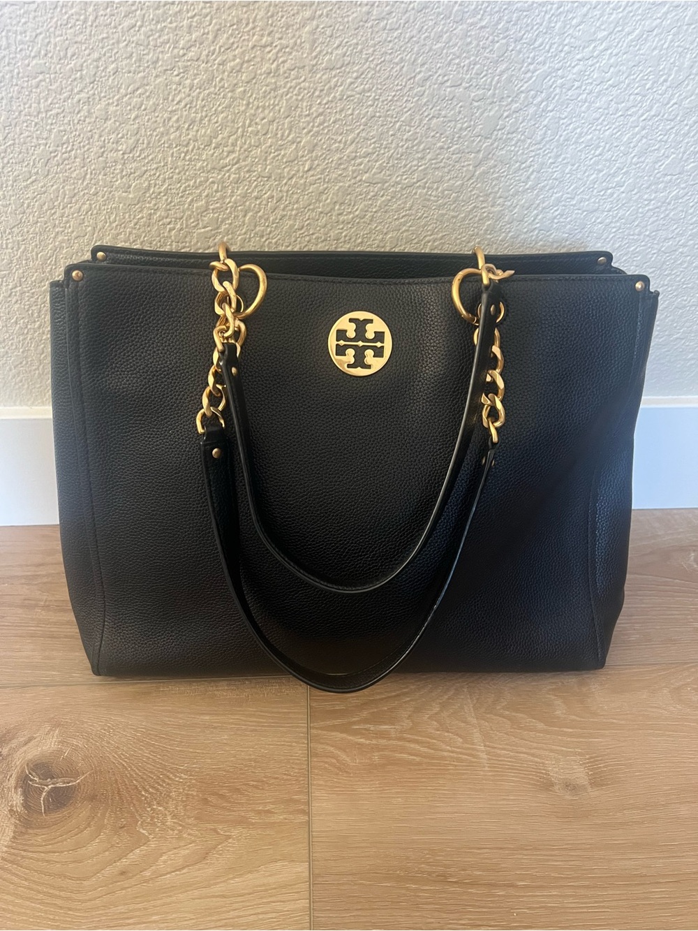 TORY BURCH Everly Leather Tote Black  with Gold Chain Details